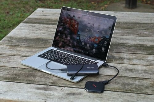 バックアップ用としても便利なSSD読み書きがHDDより高速です