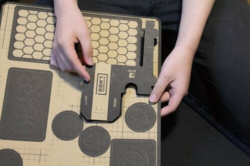 親切なキットと説明で道具不要で組み立てられます イメージ