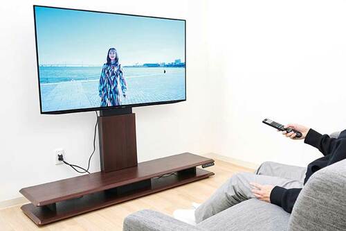 ヤマダデンキから昇降機能つきのテレビスタンドが登場! イメージ
