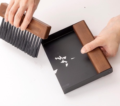 1：ちりとり付きで細かいゴミもすぐに集められる イメージ