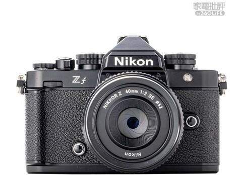 ニコン フィルムカメラ フィルムカメラのようなレトロデザインが人気！ニコン「Zf」の