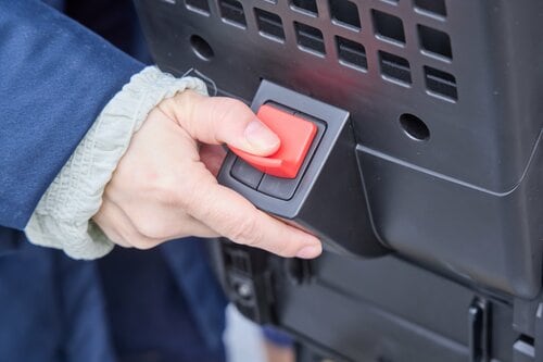後ろ乗せシートのバックルが止めやすい！ 電動アシスト自転車おすすめ イメージ