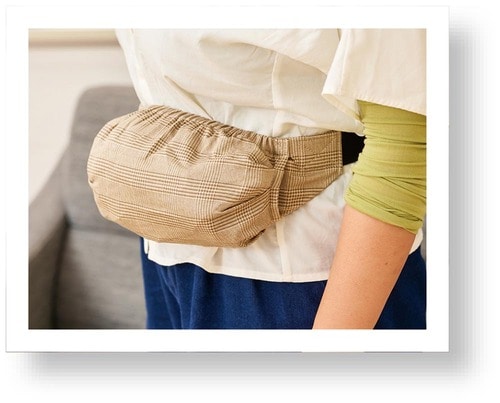 袋の口はゴムでサッと取り出せる 抱っこ紐おすすめ イメージ