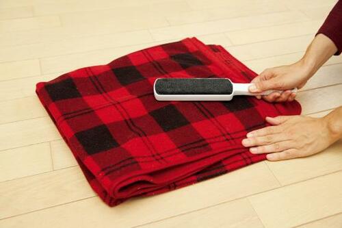 粘着シートのほうがいいかも… 衣類のホコリを取る夢ゲンブラシ イメージ