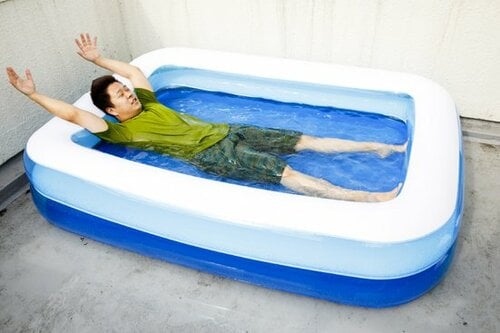 ファミリーで楽しめる広さ！腰まで支えるクッション壁 イメージ3