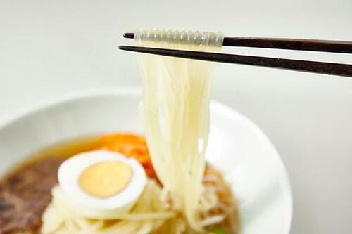 麺の歯ごたえと喉越しがたまらない「ぴょんぴょん舎」盛岡冷麺セット