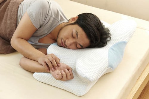 腕の置き位置を探って自分のベスポジで快眠できる!