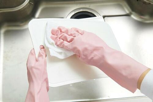 【おまけ】まな板の黒ずみはハイター漬けでキレイに！ イメージ