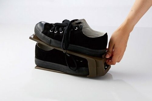 ③たくさんの靴をコンパクトにしまえる「型靴スタンド」 イメージ