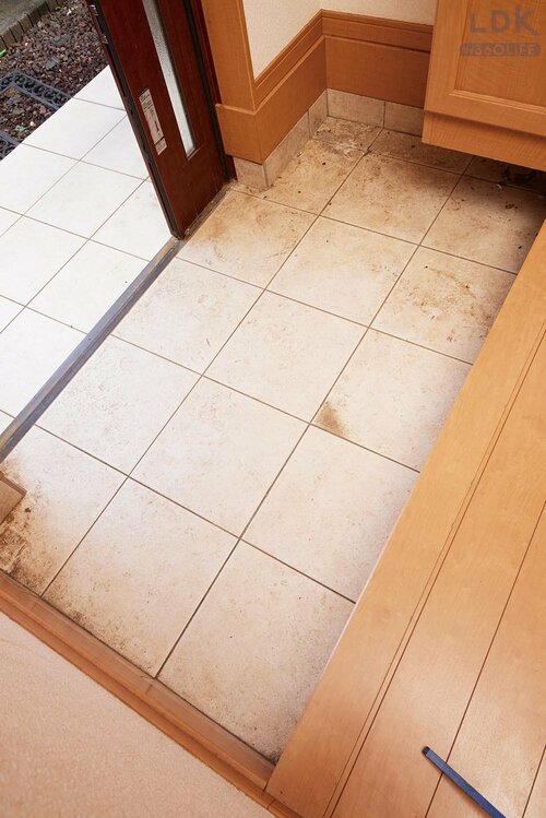 BEFORE:玄関に砂・泥がみっちり溜まっていませんか? イメージ