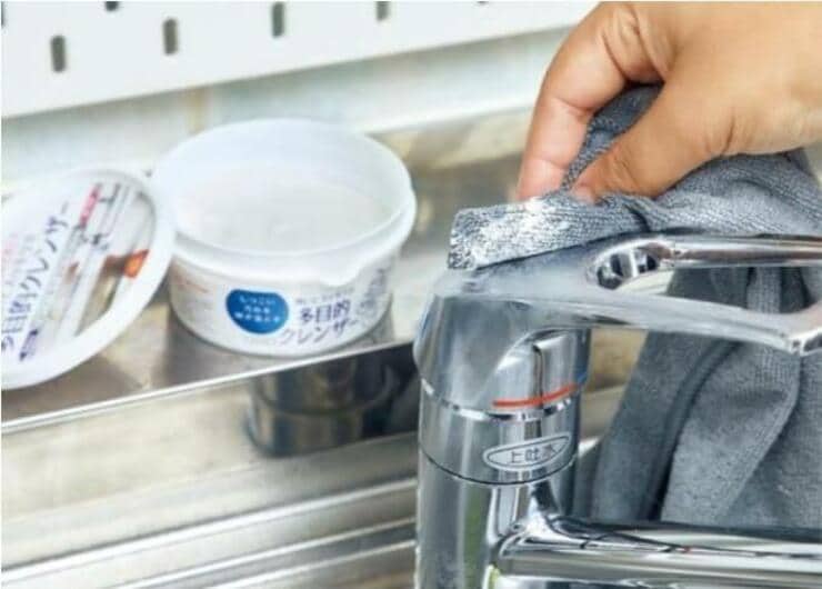 【セリア】まるで新品!? 100均“多目的クレンザー”で頑固な水アカは落ちる？｜『LDK』が試しました