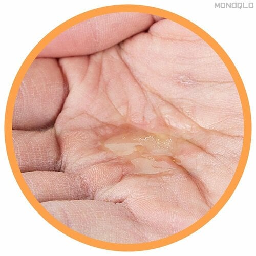 【使用感】ゆるめのテクスチャーで塗り広げやすい! メンズヘアオイルおすすめ イメージ2