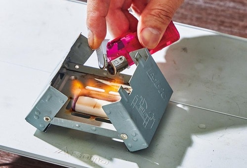 3：固形燃料に火をつける イメージ