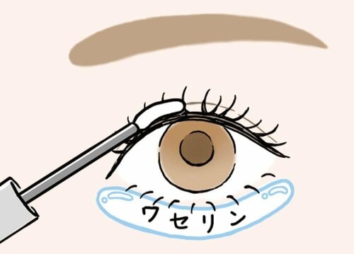 2:まつげ美容液ユーザーなら、ワセリンを塗って色素沈着を防いで イメージ