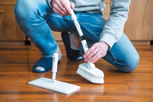 【洗面所その3】ブラシもモップも1本にまとめられる掃除道具 イメージ