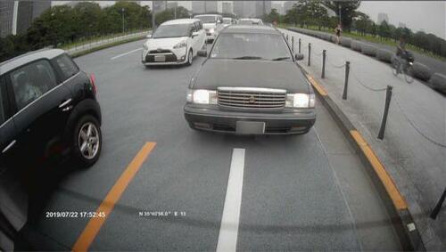 後方映像もナンバーはバッチリ!