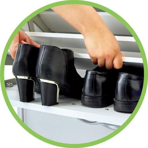 収納力はバツグン！　ニッセン「スペースを有効活用できる フラップ式シューズボックス」 イメージ2