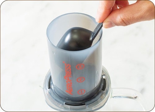 STEP5:コーヒー粉を入れる イメージ