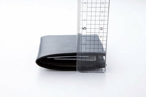 その他の財布は厚さ2cm超持ち歩くにはかさばります イメージ3