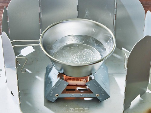 風が強い日は風防を使うと炎が安定する イメージ