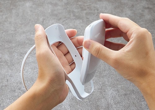 専用のネックバンドは引っ掛けるだけ イメージ