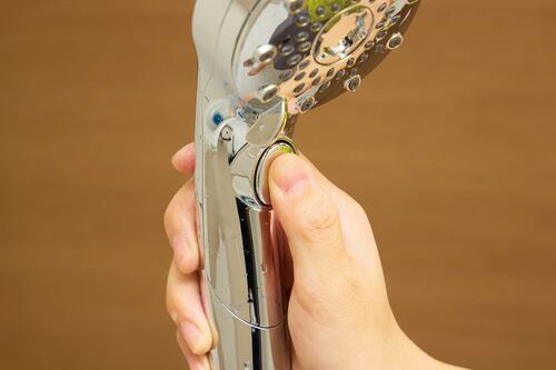 選び方1：水量調節・止水ボタン付きを選ぶ 節水シャワーヘッドおすすめ イメージ