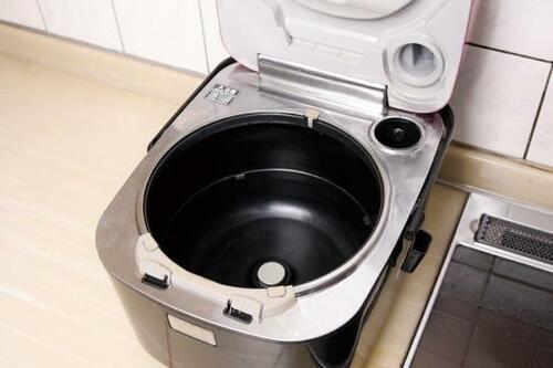 掃除ワザ2：汚れた炊飯器にはたまねぎの皮パックを イメージ5