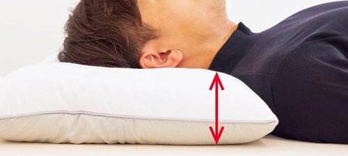 2： 枕首元部分の高さを測る 高さ調整枕おすすめ イメージ2