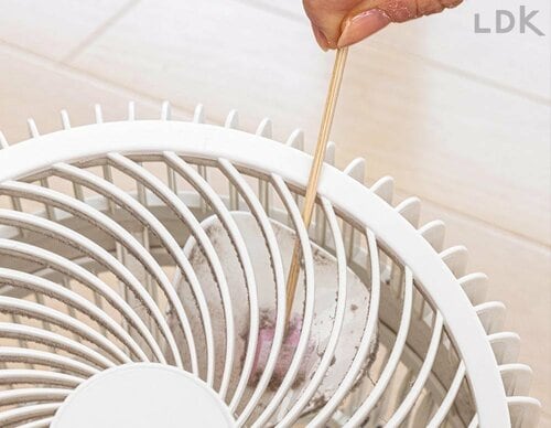 2:スキマ棒を濡らし羽根を拭く イメージ