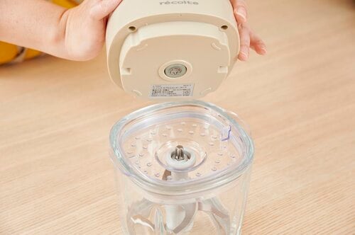 スイッチが押しやすく、動作中にズレにくい! フードプロセッサーおすすめ イメージ5