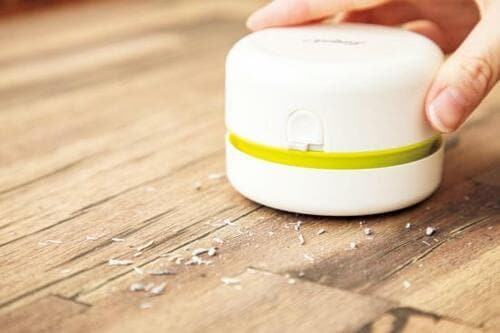 机のゴミが一気に片付く! 「乾電池式 卓上そうじ機」 イメージ4
