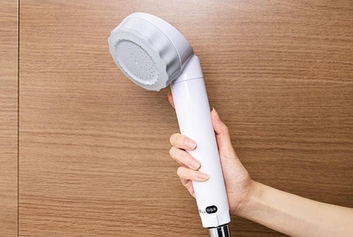 ヘッドが大きくやや扱いにくいのがネック シャワーヘッドおすすめ イメージ