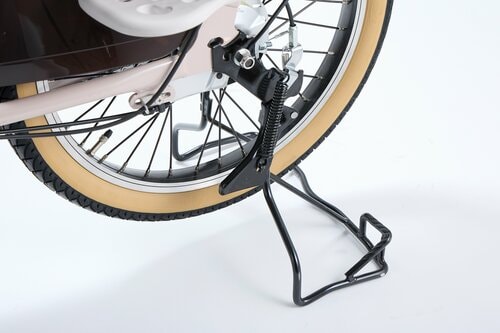 後ろスタンドに足をかけやすい 電動アシスト自転車おすすめ イメージ