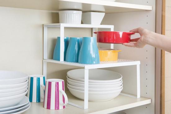 IKEAのシェルフインサートであらゆる食器類を積み重ね収納