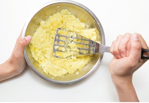 マッシュしてから冷凍もOK!ポテサラやコロッケを作るのがラクになる 野菜の冷凍保存方法おすすめ イメージ