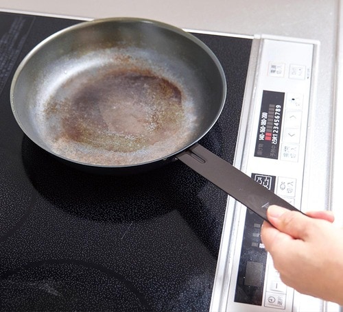 水で洗う→空焚き→油を塗る お手入れは慣れたら簡単 キッチン用品おすすめ イメージ2