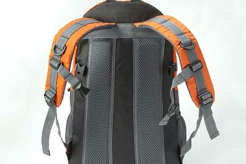 背負いやすさはNo.1！ でも中身は普通「防災対策35点セット」 イメージ3