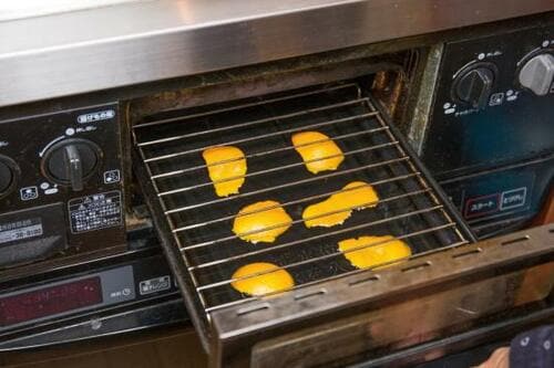 掃除ワザ3：「柑橘類の皮」で油汚れを事前に予防する イメージ