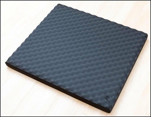 内部に分厚い凸凹のウレタンが入っており、通気性は及第点 折りたたみマットレスおすすめ イメージ