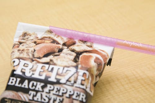 【神ランチの素⑤】スライド式クリップで食べかけお菓子を密封 イメージ