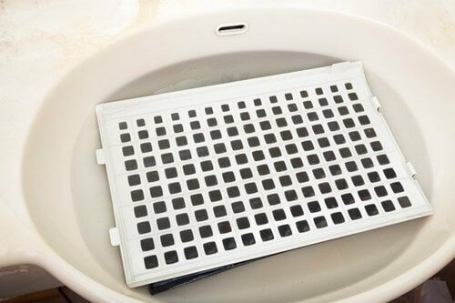 空気清浄機のフィルターは重曹水でつけ置き洗いが効果大 イメージ2