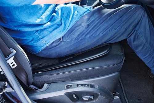 車用シートクッションおすすめ ボンファーム ファイテンカーボン シングルクッション イメージ2