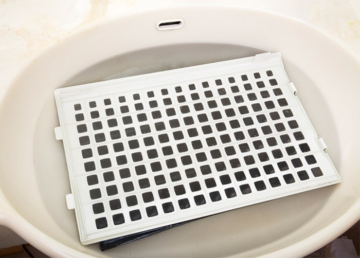 超簡単！ 空気清浄機の頑固なフィルター汚れがみるみる落ちる水とは？