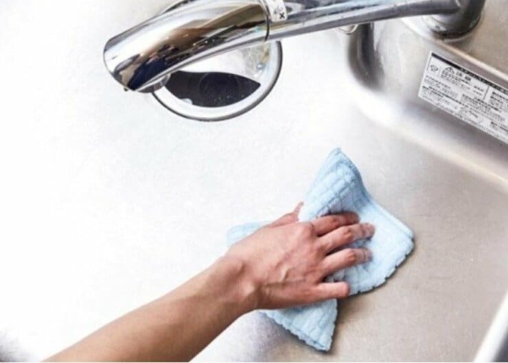 シンクの水あか防止！ “吸水キッチンふきん”おすすめ5選｜『LDK』とプロが掃除効率化を伝授