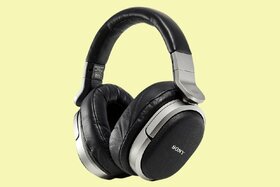 効果音に包まれて臨場感爆上がり！ おすすめサラウンドヘッドホンはソニー「MDR-HW700DS」｜家電批評・オブ・ザ・イヤー2021のイメージ