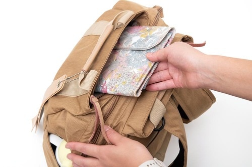前後の収納ポケットは用途が限られる マザーズリュックおすすめ イメージ