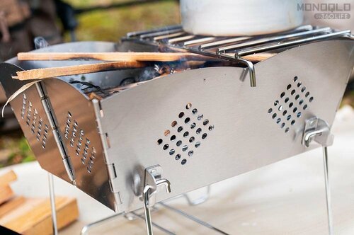 焚き火をしながらの調理も可能! ワークマンのおすすめキャンプグッズおすすめ イメージ