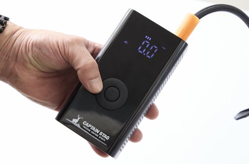 【6位】キャプテンスタッグ「電動コンパクト空気入れ Y-3230」 電動空気入れおすすめ イメージ2
