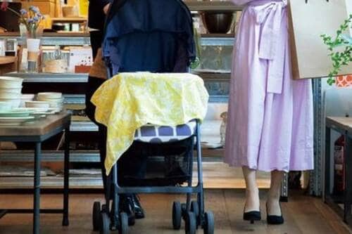 人の多い場所に出かけるなら小回りが利くものを ベビーカーおすすめ イメージ