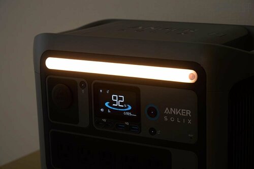 電源と光源の確保を同時にできる! アンカー「Anker Solix C800 Plus Portable Power Station」おすすめ イメージ